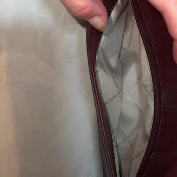 Michael Kors Parker Convertible Pouchette Shoulder Bag in Merlot NWOT - Picture 6 of 7